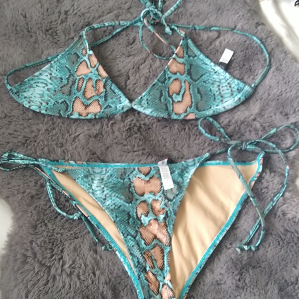 HOTTIE Alert! Snakeskin 2pc bikini
